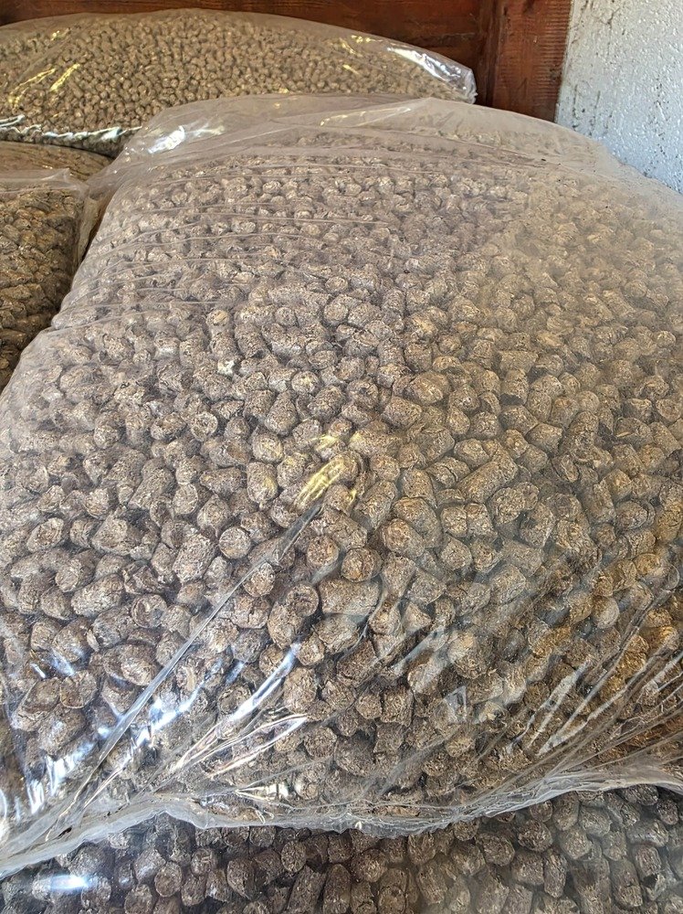 pellet słomiany - ściółka dla kur